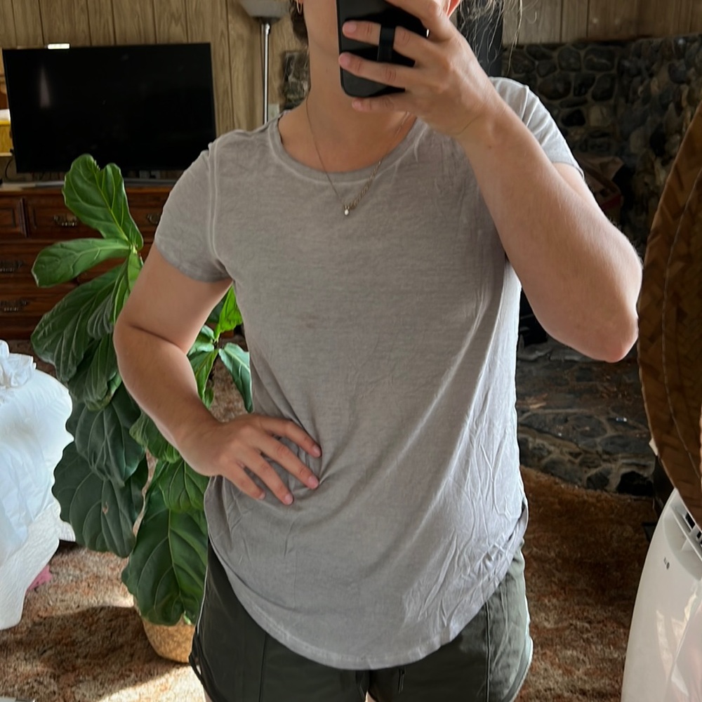 Lululemon Love Tee sz 6